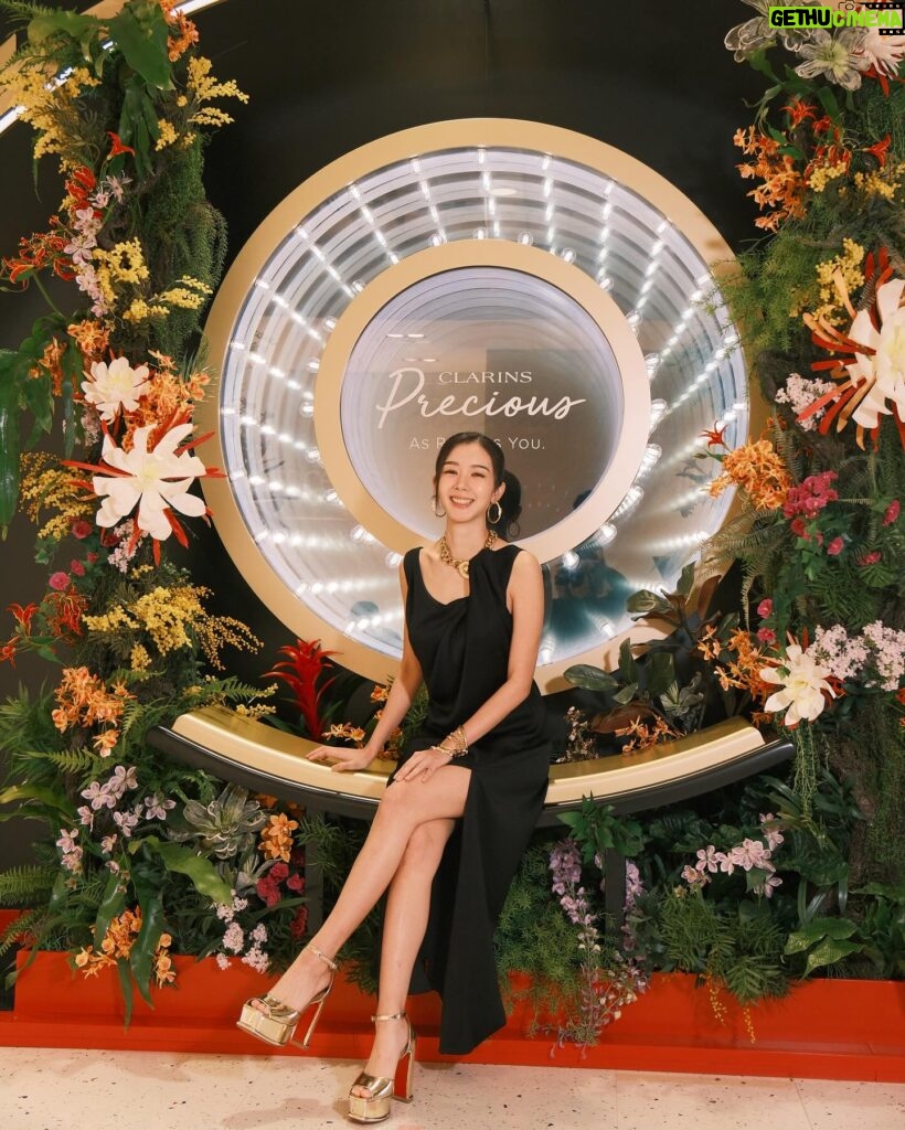 Louisa Mak Instagram - Maybe last event as single 🫢 thank you @clarinshk for having me!! Dress @shiatzychen Heels @louboutinworld Jewellery @swarovski Stylist @wwchezw Makeup @ki.neks_ho Hair @carmanngaihair @hola.hair.pets