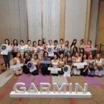 Louisa Mak Instagram - 我一直都係Garmin用家，當知道可以參加活動同第一時間試用新錶都好期待！活動當日，我剛從一個重要嘅會議過來，精神仲係好緊張，但係來到就可以跟Alex大師 @alamfish 和一眾靚女同學一齊上瑜伽堂，做到最尾savasana pose 嘅時候真係訓著咗！好放鬆好正。 喺我日常工作中，經常都要思考好多問題，令到我臨訓時個腦仲係咁轉。所以靜觀冥想、清空腦袋對我來講好緊要；第二日先有足夠精神。戴Garmin最新嘅smart watch Venu 3 就perfect喇，因為隻錶有冥想指導，仲幫我追蹤睡眠、俾個性化嘅睡眠建議。另外，我都好中意佢嘅肌群位置圖，等我做weight training嘅時候可以更加有系統同效率。 Garmin本來已經係我潛水、行山、踩單車嘅buddy，宜家仲要做埋我健身、冥想、睡眠嘅buddy，真係咩俾佢玩曬😂 @garminhongkong #GarminHongKong #KnowTheRealYou #Venu3 #vívoactive5