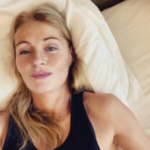 Louise Lombard Instagram - This year Thanksgiving like 2020 was unexpected..I was away from my children, my family, my tribe and I'm not going to lie..it is hard...we are resilient creatures we adapt and evolve but these past few weeks have taught me it's also important to allow ourselves to feel the loss...the beauty is in the aching fragility of this life..this year's been so hard on our children, on all of us but it's showed us we're all in it together, on this crazy beautiful planet in this miracle gift of life and for that I'm grateful...I'm grateful for the love of the people I'm on this journey with...I'm grateful for all of you..and for those of you who are feeling lost or helpless at this time...I see you..,you're not alone ❤️🦋🌎💫 

#thanksgiving #gratefulheart  #covidsucks #quarantine #imissmykids #imissmylovedones #lovetheonesyourewith #after #afterwefell #aftereverhappy #afterwecollidedmovie #afterfamily #afternators #afterfans  #unflitered #nomakeup  #bekind #sendinglove ❤️