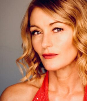 Louise Lombard Instagram - How was your weekend? ❤️

#happymonday #oppenheimer #aftereverhappy 
#aftermovie #afterfamily