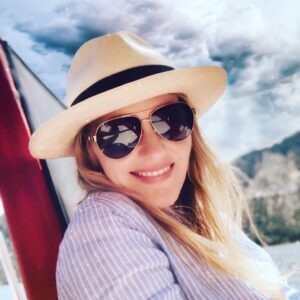 Louise Lombard Instagram - Who’s ready for the weekend ?

#fridayvibes #fbfriday 

#afterwecollidedmovie #afterwefellmovie #aftereverhappy #trishdaniels #afterfamily #afterfans #afternators #afterbts #awcbts #awcmovie #awc #after #awf #aeh #houseofeliott #thehouseofeliott #evangelineeliott  #evieeliott #louiselombard