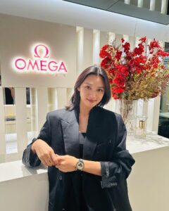 Louise Wong Instagram - @omega 🌕🖤✨ #Storevisit #Omegahk #QueensroadCentral #Omegaboutique