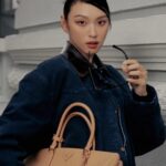 Louise Wong Instagram - 𝔊𝔢𝔱𝔱𝔦𝔫𝔤 𝔩𝔬𝔰𝔱 𝔦𝔫 𝔱𝔥𝔢 𝔠𝔦𝔱𝔶 𝔴𝔦𝔱𝔥 𝔪𝔶 𝔊𝔞𝔩𝔩𝔢𝔯𝔦𝔞 𝔅𝔞𝔤 .🏙️🤍 @prada #PradaGalleria