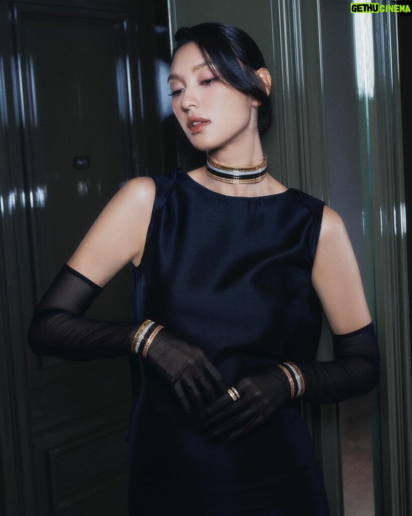 Louise Wong Instagram - 2nd look for HKFA🖤 感謝 @boucheron 和我的長期戰友梳化服團隊把我打扮得美美的🫶🏻 Jewellery from @boucheron 💎 Photos @klckin Hair @kolen128 Makeup @pinkyku Stylist @ansonlaucf1107 Assistant @chungxd Dress @givenchy @hongkongfilmawards #第42屆香港電影金像獎