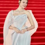 Louise Wong Instagram - 時間在逐秒流逝，我們可以做到的，只有盡力活好和珍惜當下的每一分每一秒⏳ 能趕及回來參與金像獎的紅地氈，實在感覺夢幻。希望你們也喜歡我今次的造型吧🥰 Watches from @omega outdoor - OMEGA Constellation Meteorite 29mm watch in Sedna Gold™️✨ indoor - OMEGA Seamaster Aqua Terra 34mm Sedna Gold™️ watch with snow-setting diamonds 💎 @hongkongfilmawards #第42屆香港電影金像獎