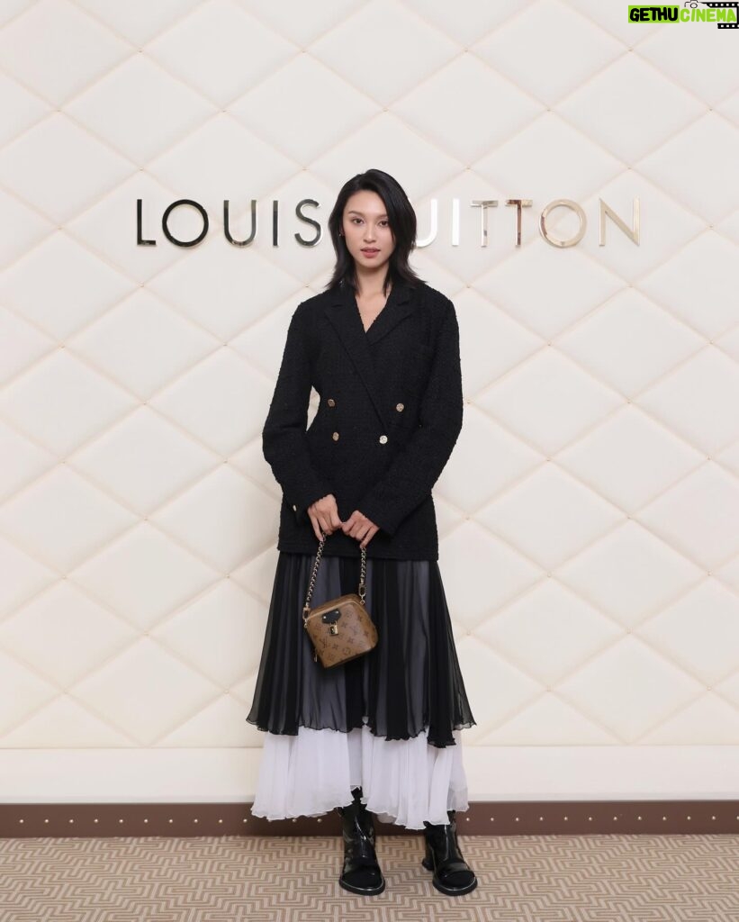 Louise Wong Instagram - Taking a stroll into the Art of Living. 🤍🌿 #LVSavoirRever #LVHongKong @louisvuitton