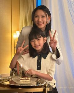 Louise Wong Instagram - HBD my little Affa👧🏻💖👩🏻 #🎂 #10yearsold #loveyou4ever #momanddaughter