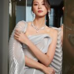Louise Wong Instagram - Love my look for Hong Kong Film Awards tonight ✨🎬 Thank you @boucheron @hongkongfilmawards Hair @kolen128 Makeup @pinkyku Stylist @ansonlaucf1107 Dress @maisonmet