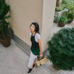 Louise Wong Instagram - A hug communicates a thousand words.💞🫂🫶🏻 @Ferragamo #FerragamoPF24 #FerragamoHugBag