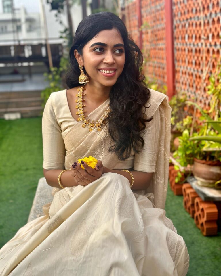 Actress Lovelyn Chandrasekhar HD Photos and Wallpapers September 2023