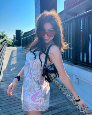 LuLu Lambros Instagram - Oh hey