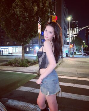 LuLu Lambros Instagram - Bringing back the holisters
