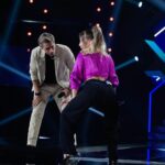 Lucía Gil Instagram - Estamos en la cuerda floja señoreeee! 🙀 1. Actuación acabada👍🏼 2.Dando la chapa, ya no sé con qué jajaj 3. Primer twerking. 4. Baute lo intenta 5. Baute lo clava jajajaj 6. Otra chapa 😂 7. Décimo twerking en plató. Todo el mundo a su bola 🫶🏼 8. Bien formales en el sofá😇🙏🏼 9. 🤜🏻🤛🏼 10. ✌🏼✌🏼