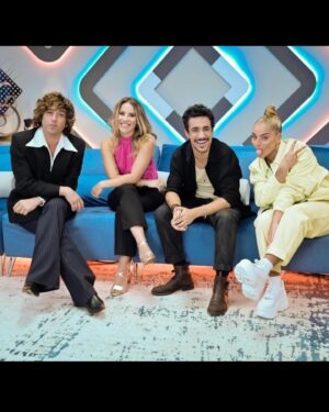 Lucía Gil Instagram - ARRANCAMOS⚡️⭐️🤟🏼 esta noche a las 22:40 nos vemos en @rtve 
@duosincreibles_tve