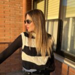 Lucía Gil Instagram - Esta semana estuve en Zamora para conocer al más pequeño de la familia y pasar tiempo con mi abuela, la más mayor. Por un lado hablamos de chupetes y lactancia, y por otro de cómo se apaña una persona mayor para vivir sola. El principio y el tramo final del viaje. Dos días bien aprovechados llenos de momentos de esos que guardas en un lugar especial. De los que se quedan en el hueco que reservas para cosas importantes. Me encanta estar en Zamora, porque aún solo hay espacio para estar alegre. Los paseos en los que siempre te encuentras con conocidos, los cafés con amigos, la casa de mis tíos. Hagas lo que hagas siempre hay alguien que quiere verte. Siempre hay un plato en la mesa para ti. Allí está mi familia y muchos de los recuerdos más felices que tengo. Qué suerte poder sentir que tengo tantas casas en el mundo. Estoy forrada! 😌🤍