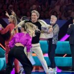 Lucía Gil Instagram - Estamos en la cuerda floja señoreeee! 🙀 1. Actuación acabada👍🏼 2.Dando la chapa, ya no sé con qué jajaj 3. Primer twerking. 4. Baute lo intenta 5. Baute lo clava jajajaj 6. Otra chapa 😂 7. Décimo twerking en plató. Todo el mundo a su bola 🫶🏼 8. Bien formales en el sofá😇🙏🏼 9. 🤜🏻🤛🏼 10. ✌🏼✌🏼