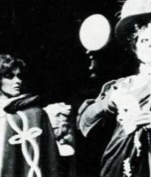 Lucía Méndez Instagram - 1976 El fantasma de la Ópera con Julio Alemán. Teatro Insurgentes. Dirigido por Raúl Astor.