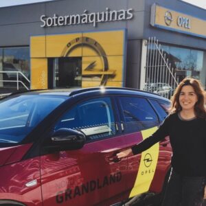 Lúcia Moniz Instagram - Muito feliz por ser a nova Embaixadora da @sotermaquinas_opel, e mostrar-vos um pouco mais da minha terra neste Opel Grandland híbrido.

#aquinaminhaterra #semmeiaspalavras #neversaynever