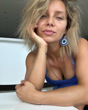 Luciana Abreu Instagram - HAPPY BIRTHDAY TO ME  39🎈

Obrigada por fazerem parte das minhas primaveras🍾