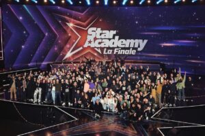 Lucie Bernardoni Instagram - ✨ Les équipes de la @staracademytf1 promo 2023/2024 

• Pour que @nikosaliagas et @karimacharni soient au mieux, pour que les élèves: 
@pierregarniermusique
@julien__lieb @helena_blly @lenie_v13 @lolasolia @axel.marbeuf @victorienbrx @mariemaud.off @louis_mnt2 @margotabate @candiiice.mp3 @djebril.slatni @clara.cck_ 

et le corps professoral @michael.mmcgold @cecilechaduteau @marleneschaff @adelinetoniutti @pierredebrauer @coachjoe.paris @benjelloun_malika 
soient au mieux ainsi que les artistes, les musiciens, les danseurs et toutes les personnes que vous voyez dans la lumière, il y a nos lumières à nous. 

🫶 Ils sont des centaines à travailler jour et nuit, sur le plateau du 217 comme au château. 
Des femmes et hommes de ménages aux accessoiristes, artisans, journalistes, réalisateurs, techniciens lumière, au son, les stylistes, habilleuses, habilleurs, coiffeurs, maquilleuses, menuisiers, artificiers, régie, assistants réalisateurs, caméramans, les équipes du digital, agents de sécurités, médecin, psychologue, chauffeurs, assistants, coordinatrices, comptables, photographes, coordinateurs, électriciens, stagiaires, producteurs…tant de gens au service d’une émission définitivement pas comme les autres. 

✨ Bravo aux équipes de @dmls_tv 
de @endemolfr et de @tf1

À @mathieuvergne quelle histoire 20 ans plus tard. ❤️😘

  À Olivia Brender ❤️
@anthonycotta_ sans toi, impossible, @mariiiecl @margotostivint cœur sur vous ❤️

@jeanlouistv pour sa confiance ✨
 @solegoff @rmfaur @aprikian_ara ✨

@clothildeerreip @valerie_knokke @azureminierdebrach @franckbroqua @le_petit_poisson_rose @marikaprochet ❤️❤️❤️❤️❤️❤️❤️❤️❤️❤️❤️❤️❤️❤️❤️❤️❤️❤️@lauralliche @mymy_assor @jeannecollin @mariontalab 
Guillaume, Florian, Constance, Valerie, Clarisse, Evora, Adeline, et tant de petites fées. 🧚‍♀️🧚‍♀️ 

@stephanejarny 🫶 

@angelorecchia et tous les danseurs que l’on aime ! @soukeyna.br @scarlett.avedikian et tous ❤️💕

@davidberlandparis et tous les musiciens @jp.motte @brossard_olivier @edouard_algayon @michelamsellem 

Tant de gens que je vais rajouter ici au fur et à mesure le temps de retrouver les @ sur insta 😅.

Quelle aventure. 💕

Photo: JP Parienté. @sipa.press