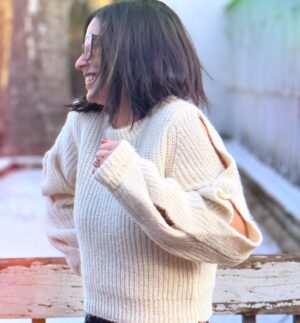 Lucie Bernardoni Instagram - Pic by @karimacharni ❤️

Pull modèle Aflorine acheté chez @bereniceofficiel

Post non rémunéré, non sponsorisé. Juste une trouvaille des soldes ;)