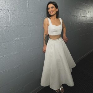 Lucie Bernardoni Instagram - Cet ensemble blanc que j’ai adoré porter est signé  @gemymaalouf 

Merci encore et toujours à mon équipe de la @staracademytf1 :
Stylisme: @mathieubarthelatcolin . 
Coiffure: @ludovic.chapalain pour @franckprovostparis 
Makeup: @catillonvirginie_makeup 

Merci à à @mariiiecl 😉❤️