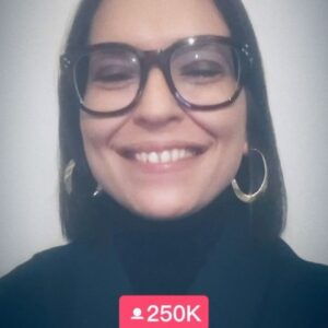 Lucie Bernardoni Instagram - Merci ! 🤩 

Ok, faut que je vérifie si vous êtes tous des êtres humains! ☺️ Mais ouiiiiii 

Like et écris un truc drôle si tu veux. 🎈⬇️

Go ! 💕