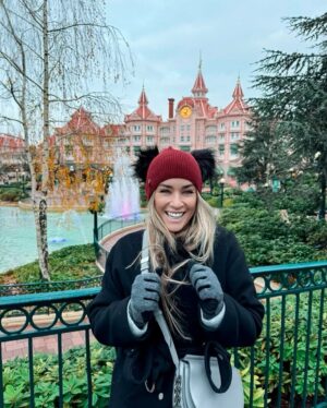 Lucie Jones Instagram - A magical trip to the happiest place on earth @disneylandparis 🎄 thanks for keeping me warm @ameliajanelondon ❄️