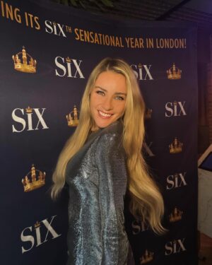 Lucie Jones Instagram - Happy sixth birthday @sixthemusical 💜🤩