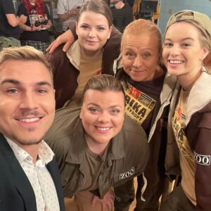 Lucie Polišenská Instagram - @davidgransky @michaela.pechackovaa @berenika.suchankova Takové pěkné Zoo ráno.😋 David si myslí,že jsme jeho harém,ale já bych to nazvala 4 princezny a jeden pohunek 😂😘😘😘