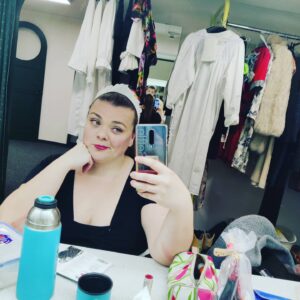 Lucie Polišenská Instagram - @cabaret.calembour Dneska poslední Plejtvák v tomto roce .. Čekám až přijde Dobromila! 😄