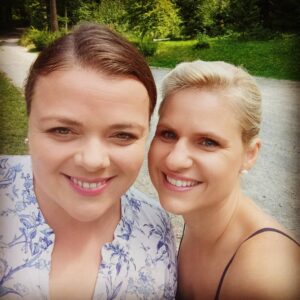 Lucie Polišenská Instagram - @svatbyprema @netopeirac #svatba NA MORAVSKÉ SVATBĚ! Tak se nám ta naše Barča vdala. Bylo to krásné,ale ty posvatební rána jsou prostě náročná 😉😉😉🥰🥰🥰
