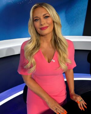 Lucie Borhyová Instagram - Jak si zatím užíváš TURNAJ? 👌

Sleduj HLAVNÍ KARTU na OKTAGON.tv 🤳