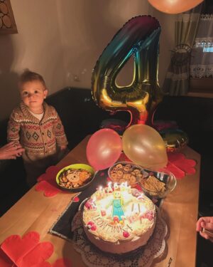 Lucie Šafářová Instagram - Všechno nejlepší lásko naše! #4 🥳🤩❤️ 
Letos to slavíme na 🎿⛷️☃️! 

Happy birthday Lea! #4 🥳🤩❤️ 
#birthdaygirl #leontynka