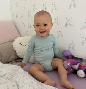 Lucie Šafářová Instagram - Největší pohodář a smíšek! Nechápu, že už je to rok, co jsi k nám do rodiny přišel. Děkuji za každý den s tebou! ❤️🥳🎂#1 #birthday #olik @tomasplekanec