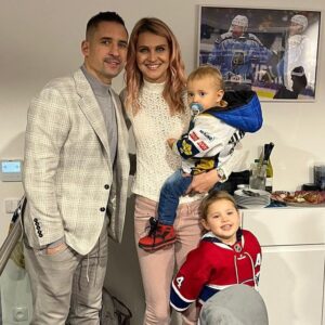 Lucie Šafářová Instagram - @tomasplekanec #rozlucka @rytirikladno #newchapter 🤩🤩🥳🥰🏒🥅
Foto: @roman_mares_