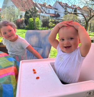 Lucie Šafářová Instagram - Největší pohodář a smíšek! Nechápu, že už je to rok, co jsi k nám do rodiny přišel. Děkuji za každý den s tebou! ❤️🥳🎂#1 #birthday #olik @tomasplekanec
