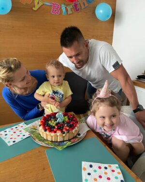 Lucie Šafářová Instagram - #2 roky plné radosti s tebou! Všechno nejlepší Oliverku! 🥳🎂❤️ Ať jsi pořád takové naše sluníčko! 
#oslava #2 #Oliver 

Happy birthday to our little boy! 🥳🎂❤️
 #Oliver #2 #birthday