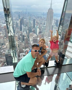 Lucie Šafářová Instagram - NYC jsem vždy měla spojený s US Open a poprvé jsem ho zažila, jako turista s dětma. Není to město pro děti, ale najdou se tam pro ně fajn atrakce! Teď už jen sledujeme Us Open v tv a fandíme našim nadějím! 
#summer #ftb #holidays 

NYC tourists… with kids u explore very different stuff than adults only lol! It was still fun times! #summer #vacation #tbf 

@tomasplekanec