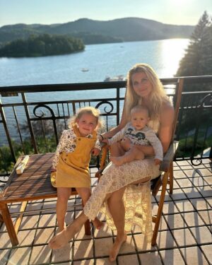 Lucie Šafářová Instagram - Canada…💚🇨🇦😍 

#Montreal #MtTremblant #Tennis #nature #lake #fun #friends❤️