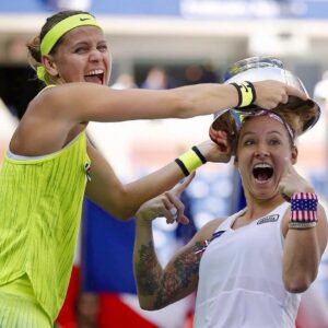 Lucie Šafářová Instagram - 👑 11 společných WTA titulů z toho 5 na grandslamech. 👀 Připomeňte si největší úspěchy @lucie.safarova s @matteksands. 🎾👇

🏆 Australian Open 2015
🏆 Roland Garros 2015
🏆 US Open 2016
🥈 Finále turnaje mistryň 2016
🏆 Australian Open 2017
🏆 Roland Garros 2017

Které vítězství  #TeamBucie vám utkvělo v paměti nejvíc? 💌 

#livesportpragueopen #wta #prague #tennis