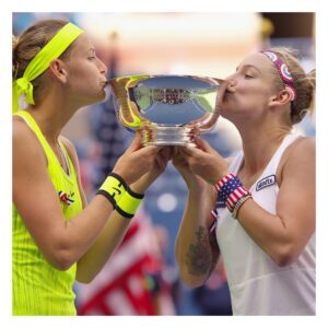 Lucie Šafářová Instagram - 👑 11 společných WTA titulů z toho 5 na grandslamech. 👀 Připomeňte si největší úspěchy @lucie.safarova s @matteksands. 🎾👇

🏆 Australian Open 2015
🏆 Roland Garros 2015
🏆 US Open 2016
🥈 Finále turnaje mistryň 2016
🏆 Australian Open 2017
🏆 Roland Garros 2017

Které vítězství  #TeamBucie vám utkvělo v paměti nejvíc? 💌 

#livesportpragueopen #wta #prague #tennis