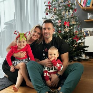 Lucie Šafářová Instagram - 🎄🥂
#veselévánoce #merrychristmas🎄 
@lucie.safarova