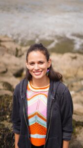 Lucie Lucas Instagram - 2 BD « Algues vertes » à gagner ⬇️ 🌎Aujourd’hui entre 75 et 115 sites en Bretagne sont touchés, selon les années, par ces échouages massifs d’algues vertes... extrêmement toxiques. On ne peut plus fermer les yeux sur ce phénomène. Si on peut affirmer que les marées vertes sont fortement liées à l’industrie agroalimentaire, l’idée n’est pas ici d’accuser les agriculteurs mais plutôt les politiques agricoles qui leur sont imposées. Politiques qui ne sont plus tenables compte tenu de l’urgence climatique et qui peuvent s’avérer toxiques. 📚 Afin d’en apprendre plus sur le sujet, on te fait gagner la BD d’Inès Léraud et Pierre Van Hove récemment adapté au cinéma par Pierre Jolivet. 🌟 Pour gagner la BD, il te suffit de : - liker ce post - taguer en commentaire un.e amie à toi ⏰ Sélection des gagnant·e·s par @onestpret vendredi 21 juillet à 19h ! Bonne chance à tous.tes 🍀 📌 Pour aller plus loin sur le sujet des marées vertes, rendez-vous sur la chaîne YouTube d’On Est Prêt pour la nouvelle vidéo : “Pourquoi les algues vertes sont un désastre écologique et social ?”, en partenariat avec @greenpeace_france et @hautetcourt , distributeur du film “Les Algues Vertes” 👉 https://youtu.be/NEA6dIV0mVw (lien en bio) 🎥 @colineblf #maréesvertes #lucielucas #alguesvertes