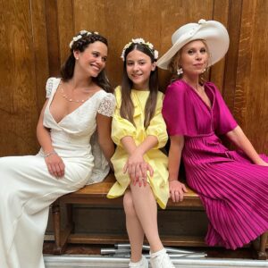 Lucie Lucas Instagram - La famille Clem vous souhaite un très bon week-end et une belle fin de vacances avant de se retrouver lundi prochain à 21h10 sur @tf1 et @mytf1_off pour nos deux épisodes de retrouvailles 🥰🫶✨

#clem #retrouvailles #verysoon #serie #tf1 #mytf1 #famille #ensemble #amour 

@clem_tf1