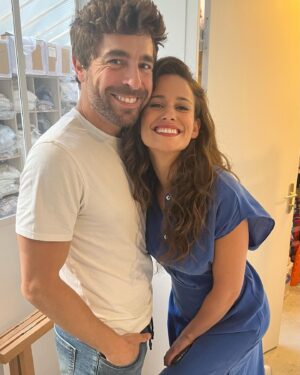 Lucie Lucas Instagram - Ça y est enfin, je peux vous annoncer la sortie du prochain Clem !!! 
Le 6 novembre à 21h10 sur @tf1 , soirée spéciale retrouvailles 🤗
On ne sait pas encore si elle sonnera la fin de nos aventures ensemble, mais je peux vous dire que vous allez adorer ces 2 épisodes ! Quand j'ai su que j'aurais le bonheur de retrouver @victoria.abril.officiel , je me suis vraiment demandé ce que les scénaristes avaient pu imaginer comme idée crédible pour nous permettre de jouer ensemble à nouveau…et je n'ai pas été déçue en lisant les scénarios ! Un beau mélange de rires et d'émotions vous attendent et nous on s'est vraiment régalés à tourner cette soirée si spéciale ! 😜🙃🥰
Pleins de photos à venir sur mon compte d'ici le 6 novembre... 
Prenez soin de vous !! 
Des bisous 😚✨️

#clem #clemserie #serie #tf1 #retrouvailles #famille