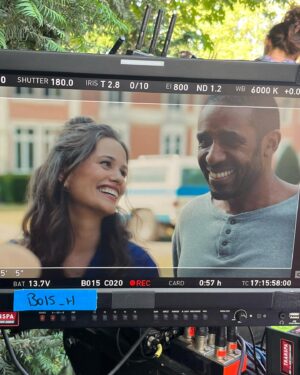 Lucie Lucas Instagram - Ça y est enfin, je peux vous annoncer la sortie du prochain Clem !!! 
Le 6 novembre à 21h10 sur @tf1 , soirée spéciale retrouvailles 🤗
On ne sait pas encore si elle sonnera la fin de nos aventures ensemble, mais je peux vous dire que vous allez adorer ces 2 épisodes ! Quand j'ai su que j'aurais le bonheur de retrouver @victoria.abril.officiel , je me suis vraiment demandé ce que les scénaristes avaient pu imaginer comme idée crédible pour nous permettre de jouer ensemble à nouveau…et je n'ai pas été déçue en lisant les scénarios ! Un beau mélange de rires et d'émotions vous attendent et nous on s'est vraiment régalés à tourner cette soirée si spéciale ! 😜🙃🥰
Pleins de photos à venir sur mon compte d'ici le 6 novembre... 
Prenez soin de vous !! 
Des bisous 😚✨️

#clem #clemserie #serie #tf1 #retrouvailles #famille