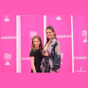 Lucie Lucas Instagram - Ce week-end j’étais au festival @canneseries pour presenter la série Cannes Confidential que nous avons tourné cet été avec les sublimes @instashym et @imjamiebamber , réalisée par @camille_delamarre et que vous pourrez bientôt voir sur @tf1 ✨
Excitation de présenter cette nouvelle série internationnale dont on est très fiers, joie de constater le super accueil qu’elle a reçu auprès de la presse et des spectateurs, bonheur total de retrouver une équipe que j'affectionne autant...mais aussi immense fierté de présenter officiellement ma fille aînée Lilou sur le pink carpet ❤️🙏 Je me sens profondément chanceuse de pouvoir passer des moments privilégiés en tête à tête avec chacun de mes enfants, qu'ils comprennent mieux mon travail et qu'ils apprennent le monde autrement qu'à l'école... Et pour nous le voyage ne fait que commencer… Après avoir prit le train pour Cannes pendant 12h nous voilà reparties pour l’Italie, 2 pays 2 ambiances... Ce ne sera pas pour des vacances ni pour des paillettes mais pour des aventures solidaires que nous vous partagerons bientôt 😉🤗 
Des bisous les copeines 😚✨❤

#cannesseries #festival #cannes #pinkcarpet #cannesconfidential #serie #tv #tf1 
#voyage #solidaire #italie