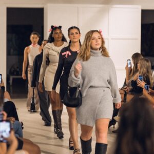 Lucie Rhéaume Instagram - Souvenirs de notre dernier défilé alors qu’on travaille comme des petites fourmies à organiser notre PROCHAIN défilé, qui aura lieu en soirée, le 2 mai prochain, à Montréal!🥹

Cette saison, @girlcrushgang et @lilunderwear.shop s’unissent  pour vous présenter un défilé 100% local, mettant en scène nos collections SS24. C’est une opportunité de voir nos dernières créations en primeur, mais aussi de magasiner des nouveautés avant même leur sortie officielle. Joignez-vous à nous pour la parfaite soirée de girls mémorable - cocktails, magasinage, rencontres et mode….Can it get any better? I don’t think so.🦋Places limitéee, billets disponibles via le site web de Girl Crush.💌

📸: @fredcl