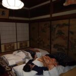Lucie Rhéaume Instagram – Une nuit dans le temple bouddhiste Rengejo-in Shukubo de Koyasan (save pour ton futur voyage au Japon!).🪷

📍Perché dans les montagnes mystiques de Wakayama, Koyasan est un sanctuaire de tranquillité et le berceau du bouddhisme Shingon. Poser le pied à Koyasan, c’est poser le pied dans un univers où le temps semble suspendu, offrant un espace sacré où l’âme peut s’élever et se reconnecter à sa nature véritable. Ferais-tu le détour par ce petit village lors d’un futur voyage au Japon?🇯🇵

1- Ma passion du thé qui est absolue comblée en étant ici
2- Lecture sur nos lits à même les tatamis
3- Le onsen du temple (aka les bains traditionnels japonais)
4 & 5 – Quelques clichés dans notre chambre que j’ai adoré
6- Déjeuner typique au temple
7- L’entrée du temple
8, 9 & 10 – Divers moments à explorer Koyasan